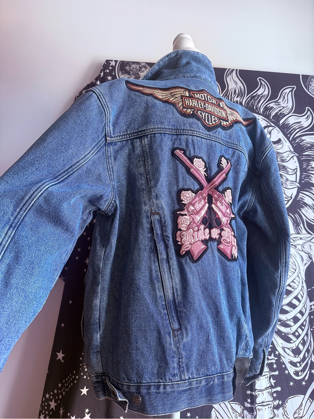 Harley-Davidson Blue Denim Jacket with Pink Embroidered Guns Patch - Picture 2 of 6